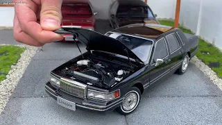 1:18 Lincoln Town Car 4.6L V8 '90, black - Xiaoguang Model [Unboxing]