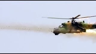 СЛАВЯНСК: Вертолет наносит ракетный УДАР по городу! Ужас! 02.05.2014