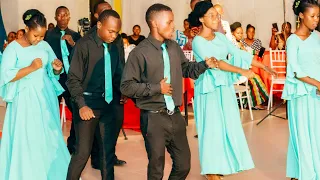 Best Modest Entrance Dance Ever in Tanzania [Deborah Lukalu_We Testify]