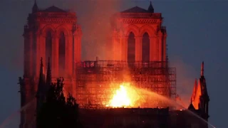 Notre-Dame in fiamme: il fotoracconto nelle immagini più toccanti