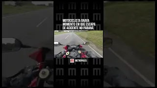 Motociclista grava momento em que escapa de acidente no Paraná