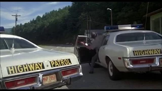 los caraduras - Burt Reynolds (escena persecución coches de policía)