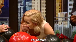 [LEGENDADO] Jennifer Lawrence joga "Balloon Roulette" no Live with Kelly and Michael