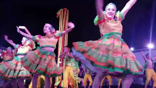 Representación del palo de Mayo por el ballet folklórico Nicaragüense