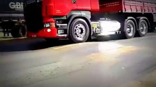 Scania R480 Ronco diretão - Cruzando Marcha