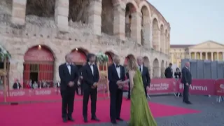 Meloni all'Arena di Verona, accolta dagli applausi e da un "sei bellissima"