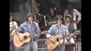 Chitãozinho e Xororó No Programa Na Beira Da Tuia No Ano de 1984 (Ao Vivo)