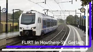 Arriva FLIRT halteert op station Houthem-St. Gerlach