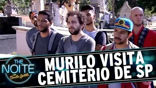 The Noite (31/10/16) - Murilo Couto visita cemitério e encontra palhaço assassino