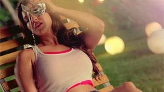 Hot Sunny Leone's Bathing Video | Simmer in Summer  | Mtv Spiltsvilla 8