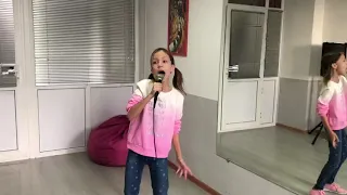 Каткаева Вероника исполняет песню группы Spice Girls  "Wannabe"