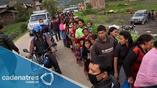 Malestos nepalíes por la lenta ayuda a afectados por sismo