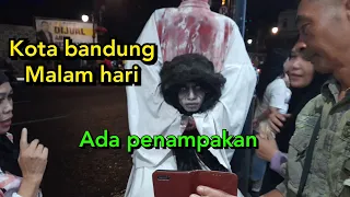 alun alun bandung malam hari, ramai banyak penampakan