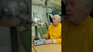 Electrostatic Repulsion caused by a Van de Graaff Generator