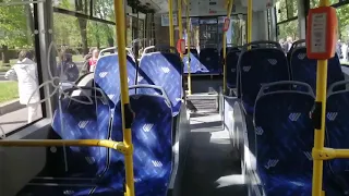 Троллейбус с забавной мордой. Санкт-Петербург. Ретро-парад. Но и есть современная техника.