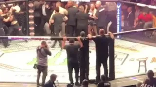 Избиение Конора МакГрегора после окончания боя против Хабиба ./The beating of Conor McGregor