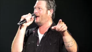 Danielle Bradbery surprises Blake Shelton fans, 4 min intro!