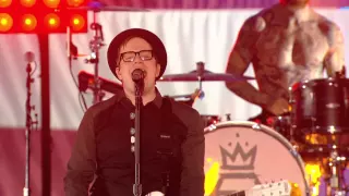 Fall Out Boy - My Songs Know What You Did In The Dark (VH1 Blitz HD)