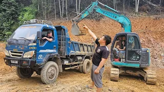 Three days the girl followed the driver to learn to drive an excavator, a car.