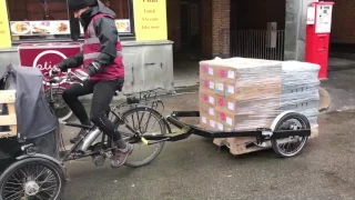 Pling Transport trying out the Bicylift trailer using a Nihola cargobike