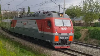 Электровоз ЭП1П-027 с фирменным поездом №643С КисловодскーАдлер