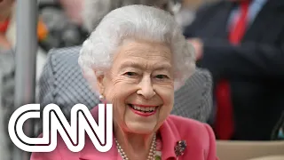Rainha Elizabeth II faz aparição surpresa para encerrar Jubileu de Platina | CNN DOMINGO