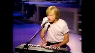 JUSTIN HAYWARD-BUDDY HOLLY MEDLEY+RUNNING WATER-THE LEO SAYER SHOW-BBC 2-13.FEB.1983.PT.2