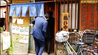 昼時に彷徨うサラリーマン達をふらりと吸い寄せる老舗の鉄鍋うどん！飛ぶように売れる老舗うどん屋の朝