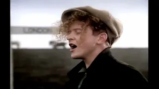 Simply Red   "Holding Back The Years"    1985    (Audio Remastered)