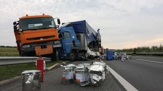 #10 Аварии грузовиков на регистратор 2015 - truck accident compilation 2015