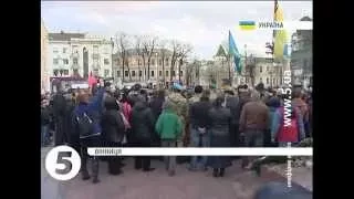 Вінничани на колінах зустріли 3-х загиблих "кіборгів"