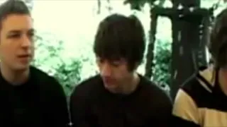 alex turner wants to eat apple but can't succeed