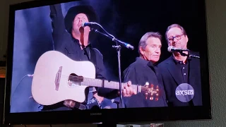 Garth Brooks sings Dan Fogelberg's "There's a Place in the World for a Gambler" in tribute concert
