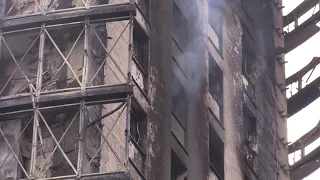 Incendio Milano, la rabbia dei resindenti: "Come fa a bruciare così un palazzo di 10 anni fa?"