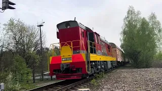 Тепловоз чмэ3-3693 с хозяйственным поездом и техникой отправляется с машино-путевой станции №101