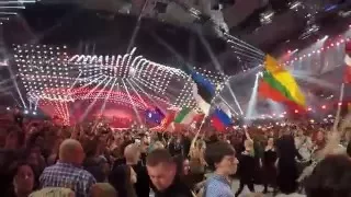ESC 2015 Final in Vienna, The Opening from the crowds