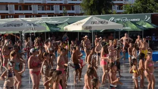 DANZA KUDURO cu BURSUCU la AQUA MAGIC MAMAIA!