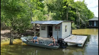 Off-Grid Houseboat Getaway - Fishing and Playing