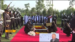 Mutebile's burrial in Kabale attracts thousands. The Bank of Uganda Governor was a great man. #RIP