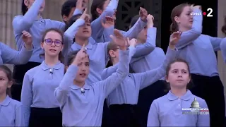 « Nuit et Brouillard » pendant l'entrée au Panthéon de Simone Veil