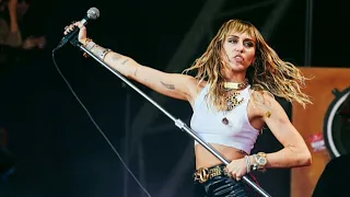 Miley Cyrus - Wrecking Ball instrumental (Glastonbury)