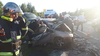 Жуткое массовое ДТП с 4 машинами под Выгоничами похоронило водителя крутой иномарки