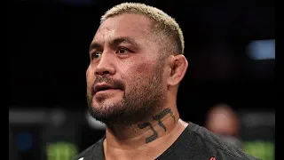 UFC Adelaide: Entrevista no octógono com Mark Hunt