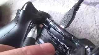 How to use your XBOX One Controller without BATTERIES