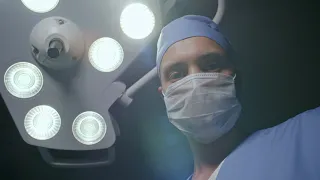 doctor putting anesthetic mask MRPZ5FA