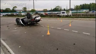 27.06.2021г - ДТП в Тобольске. Скрываясь от патруля ДПС автомобиль Рено перевернулся на крышу...