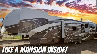 Mobile Luxury MANSION RV! Updated 2022 Vanleigh Beacon 42RDB
