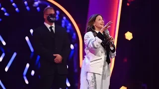 Das war's für die Katze bei The Masked Singer – sie musste soeben die Maske absetzen und hat somit g