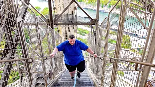 250KG : IT GOES UP AND DOWN THE 700 STEPS OF EIFFEL TOWER !