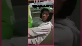 viral tukang ojek angkat motor